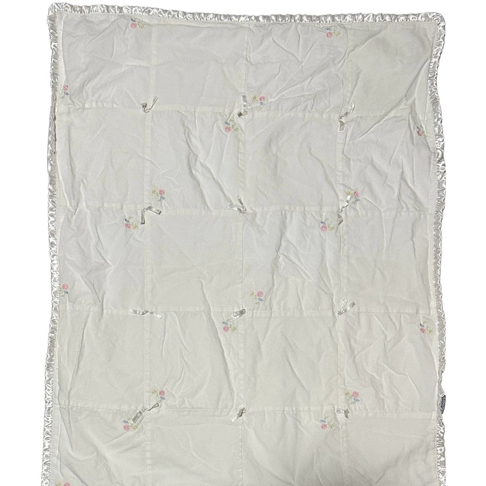 Carter's Vtg White Satin Back Ruffle Edges Embroidered Floral Baby Blanket
